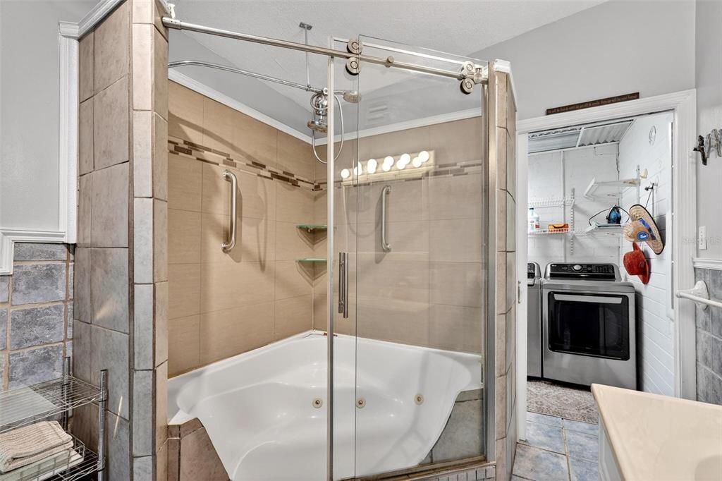 Под контрактом: $299,999 (3 спален, 2 ванн, 1410 Квадратных фут)