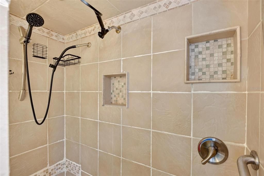 Под контрактом: $299,999 (3 спален, 2 ванн, 1410 Квадратных фут)