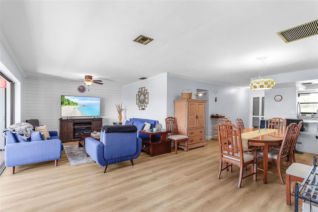En Venta: $199,000 (2 camas, 2 baños, 1110 Pies cuadrados)