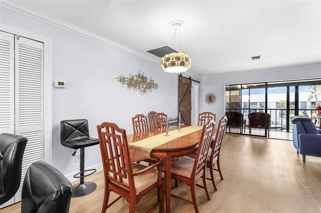 En Venta: $199,000 (2 camas, 2 baños, 1110 Pies cuadrados)