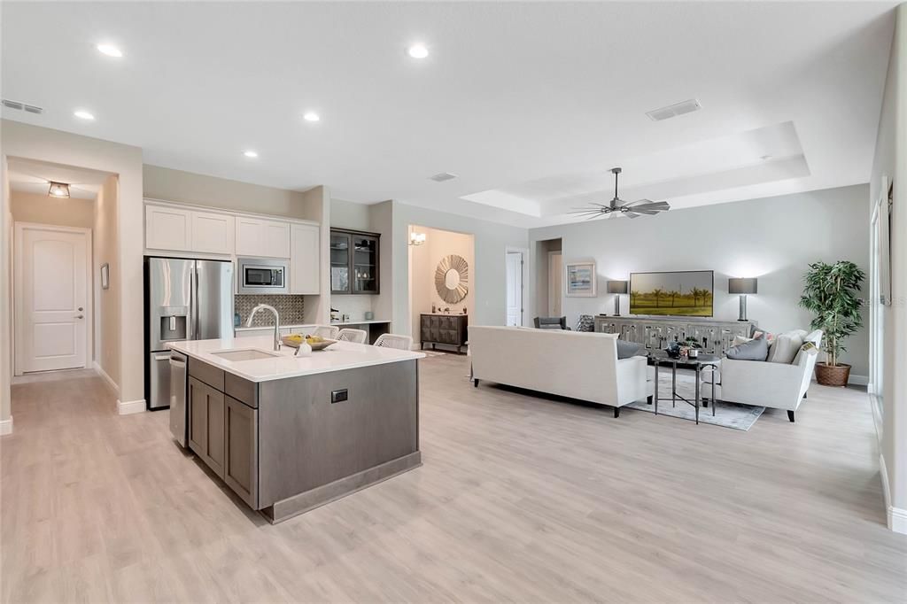 En Venta: $579,900 (3 camas, 2 baños, 2505 Pies cuadrados)