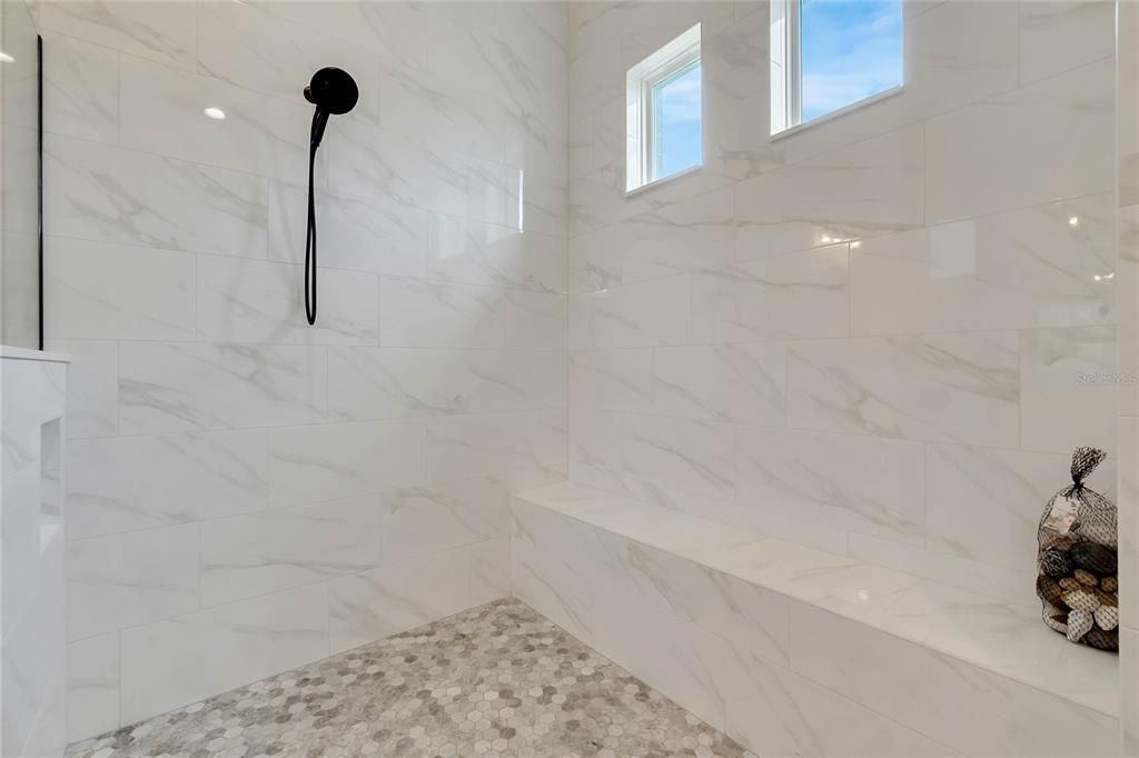 En Venta: $579,900 (3 camas, 2 baños, 2505 Pies cuadrados)