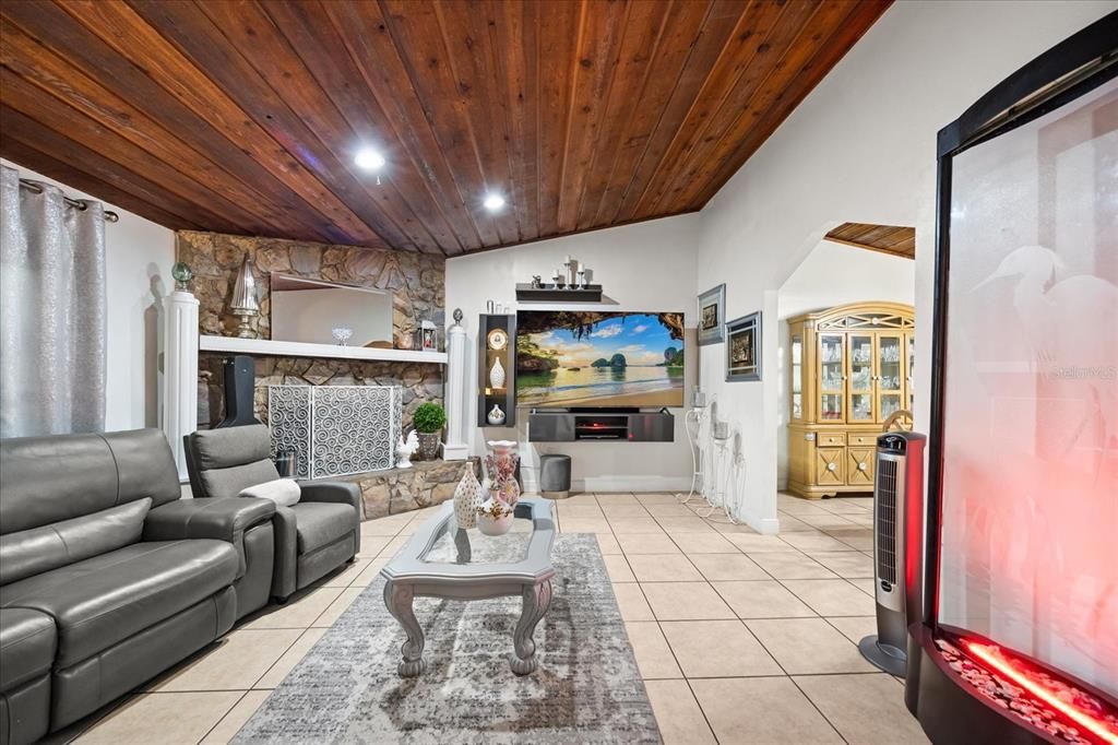 For Sale: $1,300,000 (4 beds, 3 baths, 1692 Square Feet)
