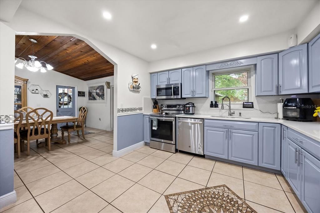 For Sale: $1,300,000 (4 beds, 3 baths, 1692 Square Feet)