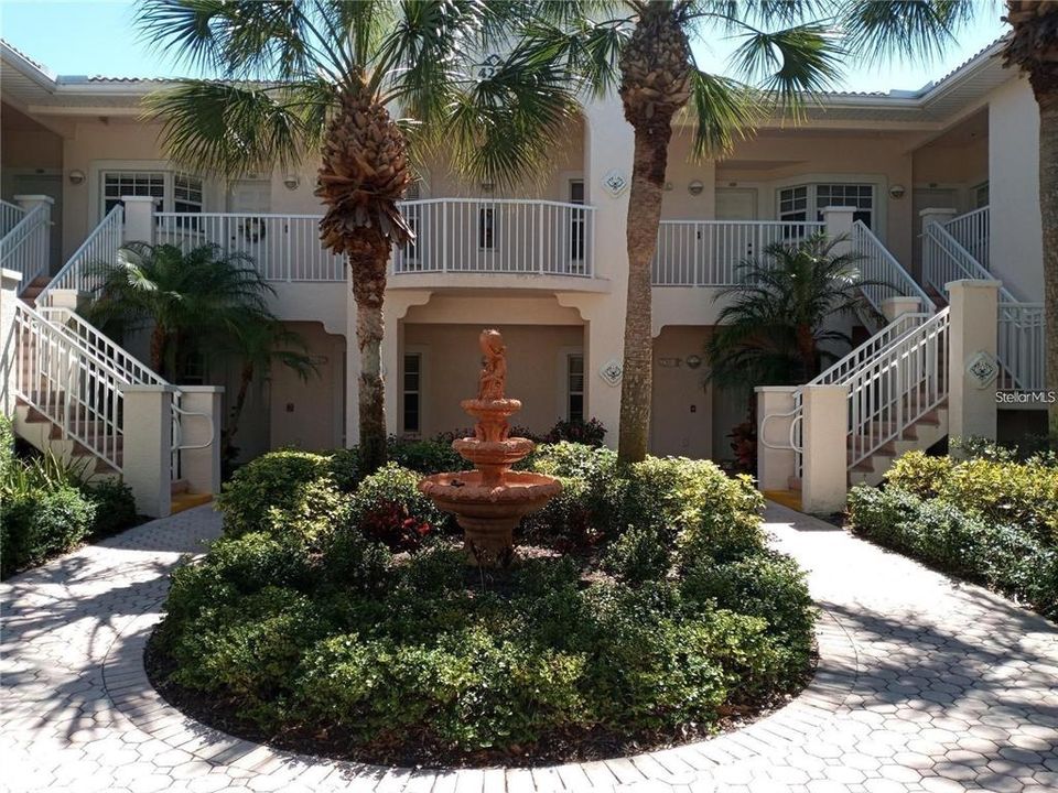 Active With Contract: $2,200 (2 beds, 2 baths, 1147 Square Feet)