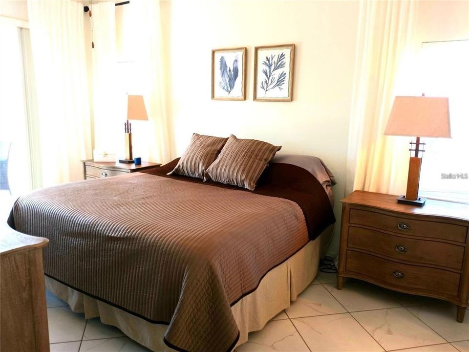 Active With Contract: $2,200 (2 beds, 2 baths, 1147 Square Feet)
