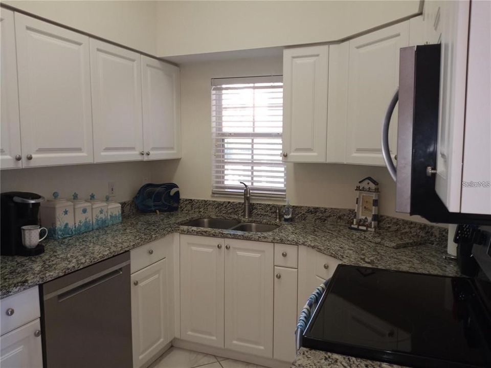 Active With Contract: $2,200 (2 beds, 2 baths, 1147 Square Feet)