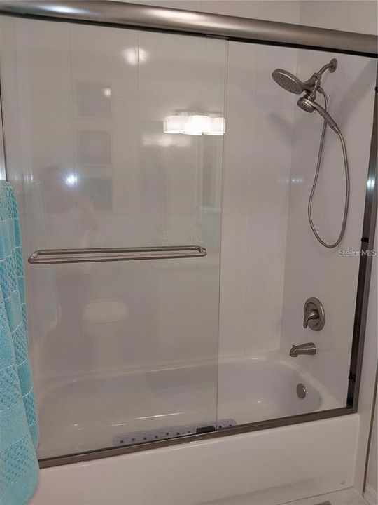 Active With Contract: $2,200 (2 beds, 2 baths, 1147 Square Feet)