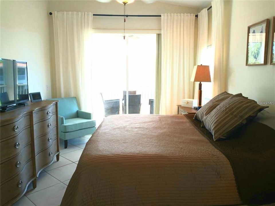Active With Contract: $2,200 (2 beds, 2 baths, 1147 Square Feet)