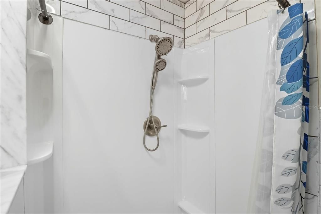 На продажу: $199,999 (1 спален, 1 ванн, 850 Квадратных фут)