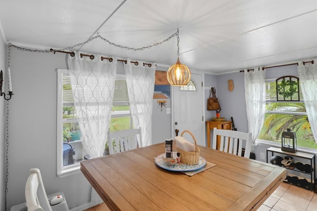 На продажу: $199,999 (1 спален, 1 ванн, 850 Квадратных фут)