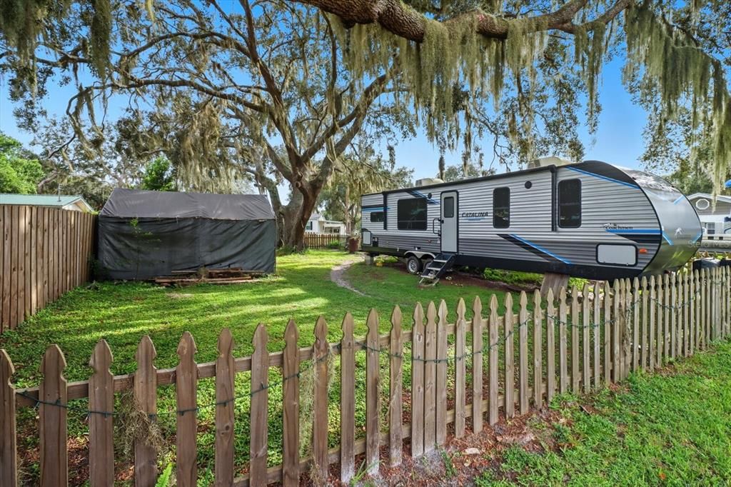 На продажу: $199,999 (1 спален, 1 ванн, 850 Квадратных фут)