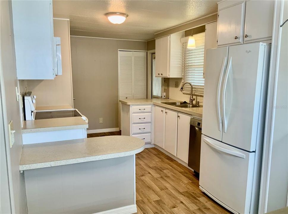 Active With Contract: $127,500 (2 beds, 2 baths, 1056 Square Feet)