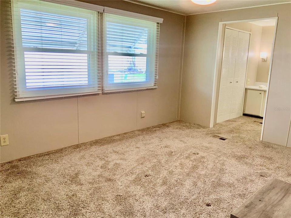 Active With Contract: $127,500 (2 beds, 2 baths, 1056 Square Feet)