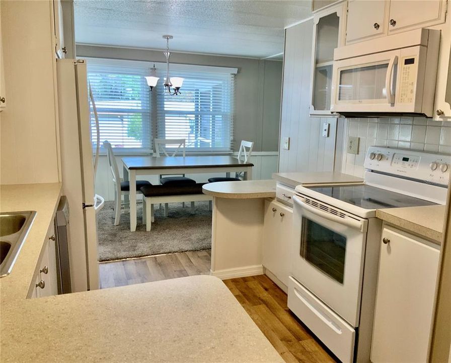 Active With Contract: $127,500 (2 beds, 2 baths, 1056 Square Feet)