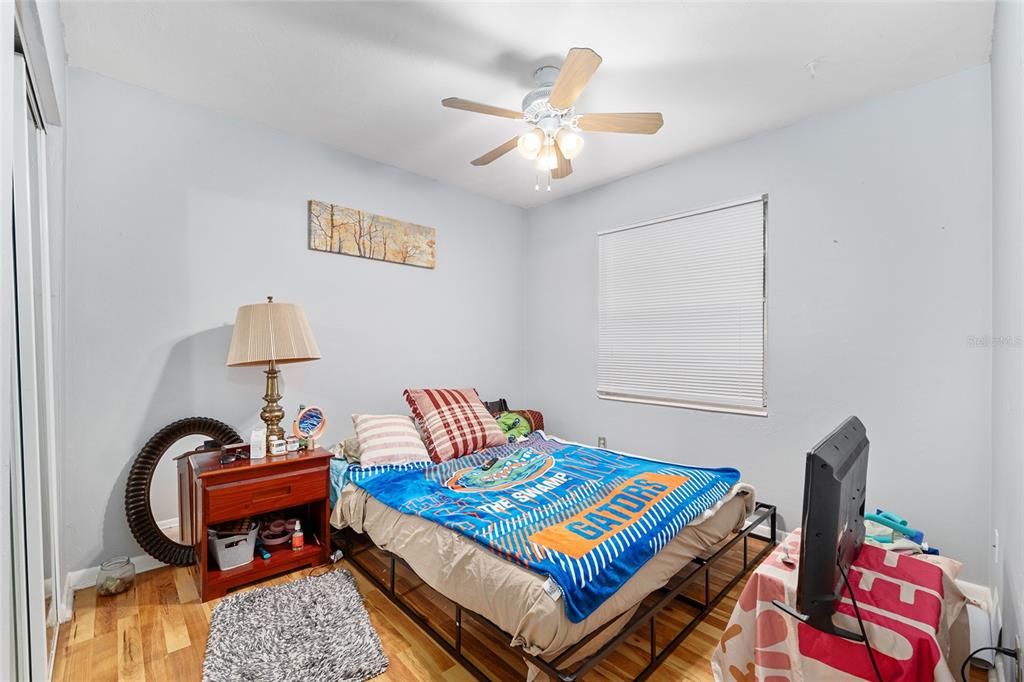 待售: $125,000 (2 贝兹, 1 浴室, 822 平方英尺)