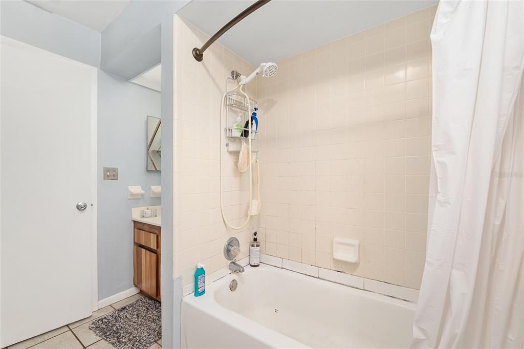 待售: $125,000 (2 贝兹, 1 浴室, 822 平方英尺)