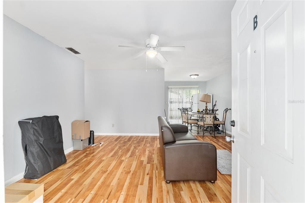 待售: $125,000 (2 贝兹, 1 浴室, 822 平方英尺)