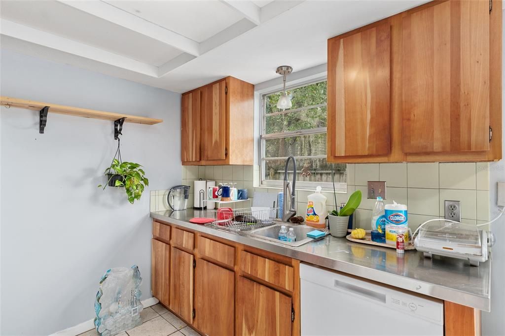 待售: $125,000 (2 贝兹, 1 浴室, 822 平方英尺)