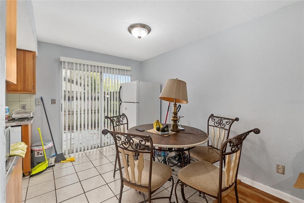 待售: $125,000 (2 贝兹, 1 浴室, 822 平方英尺)