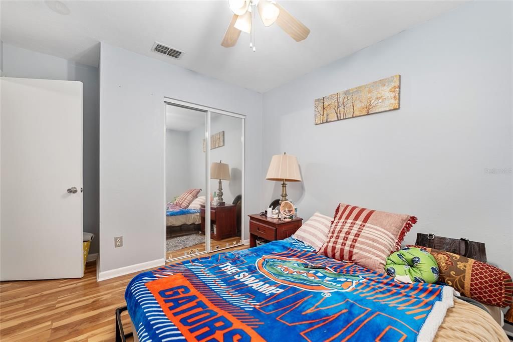 待售: $125,000 (2 贝兹, 1 浴室, 822 平方英尺)