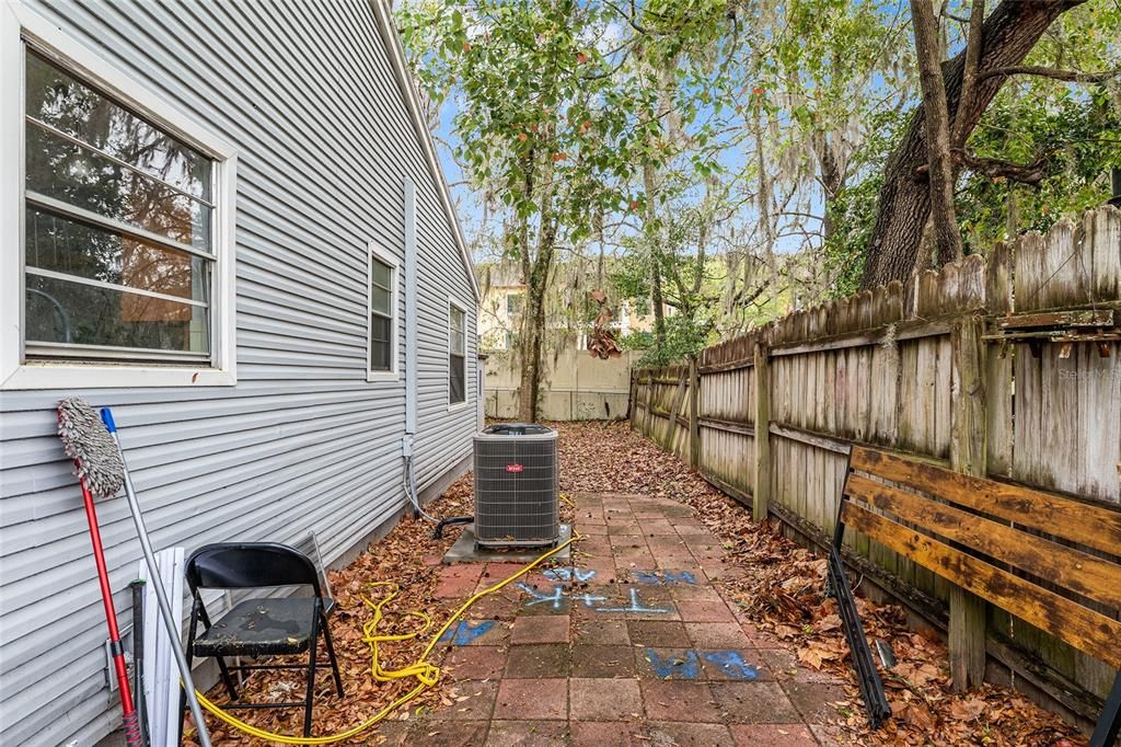 待售: $125,000 (2 贝兹, 1 浴室, 822 平方英尺)