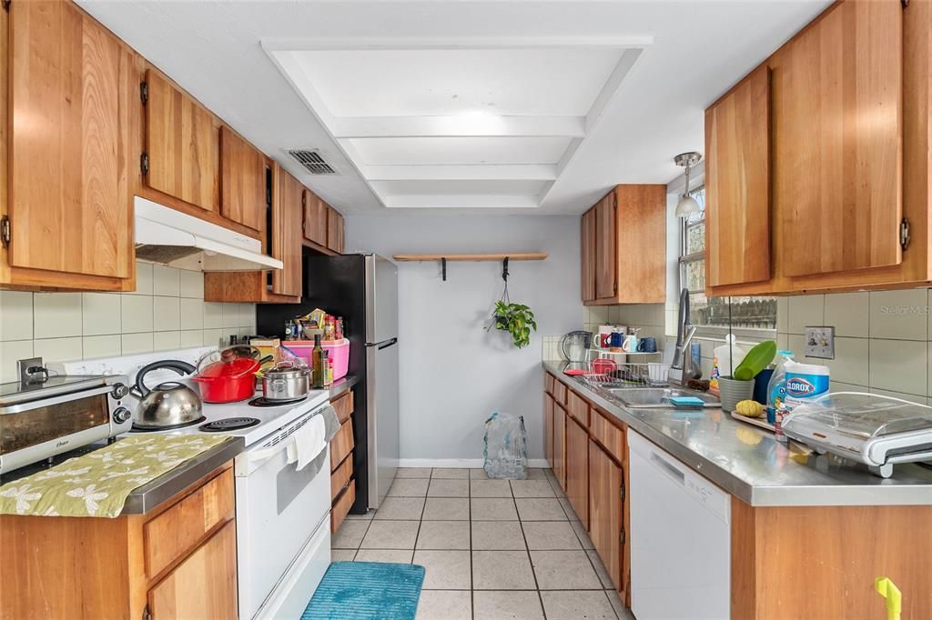 待售: $125,000 (2 贝兹, 1 浴室, 822 平方英尺)