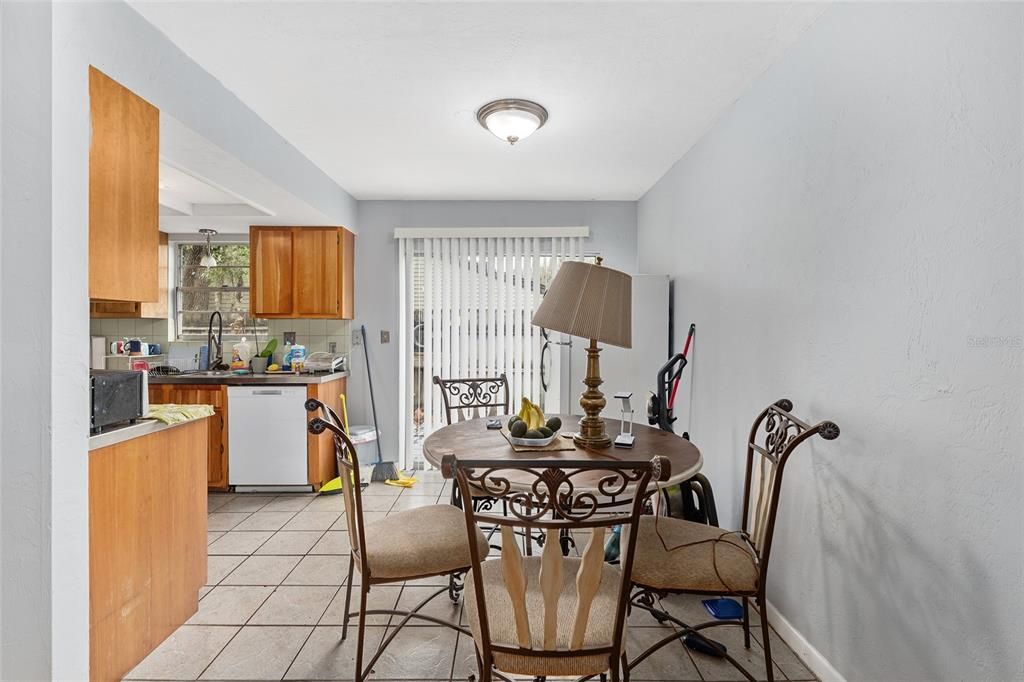 待售: $125,000 (2 贝兹, 1 浴室, 822 平方英尺)