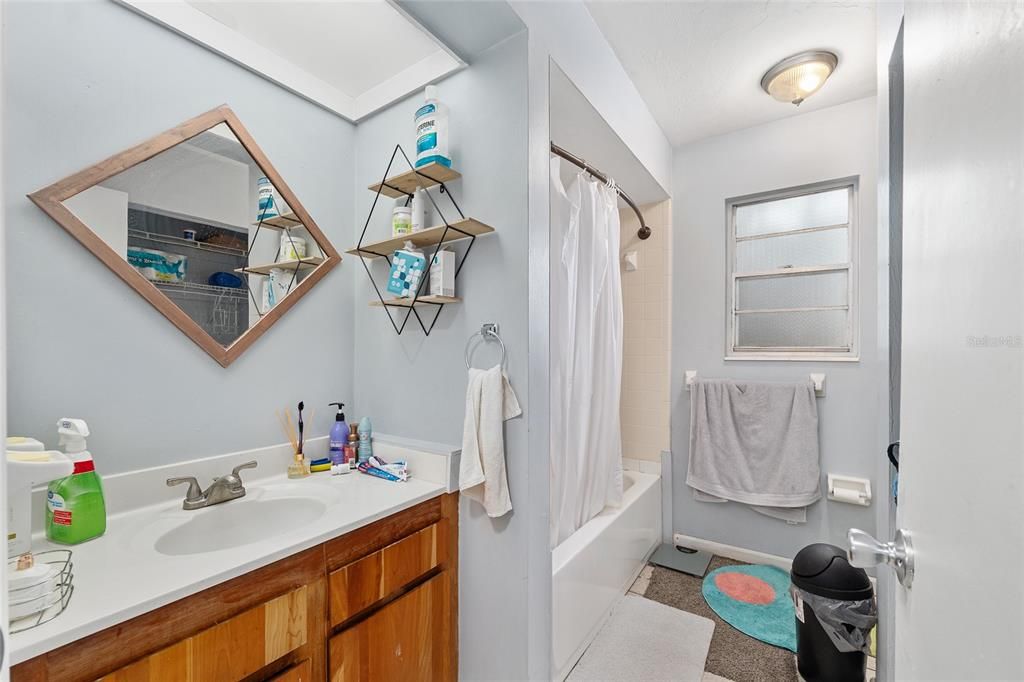 待售: $125,000 (2 贝兹, 1 浴室, 822 平方英尺)