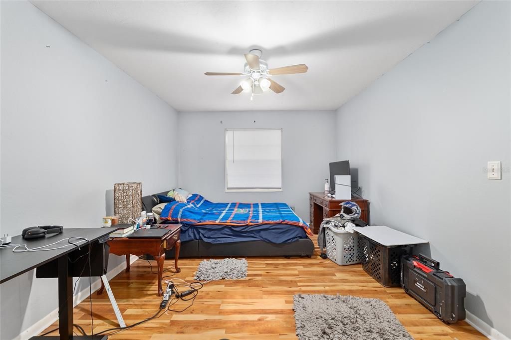 待售: $125,000 (2 贝兹, 1 浴室, 822 平方英尺)