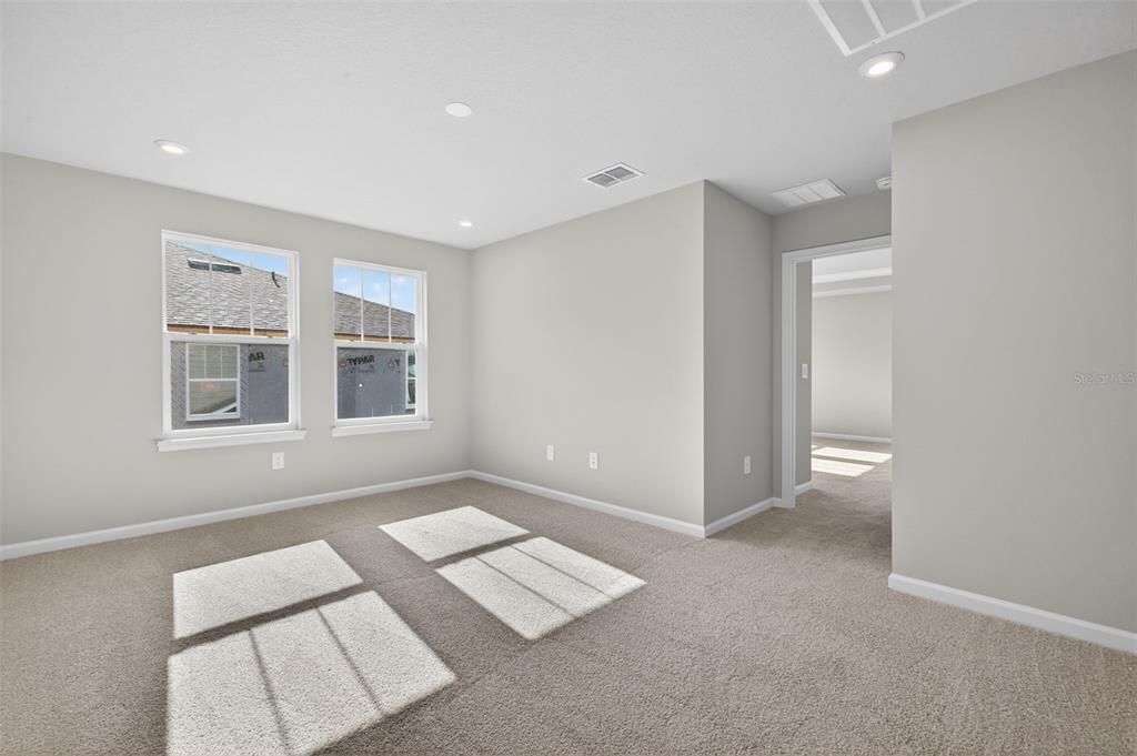 Под контрактом: $339,827 (3 спален, 2 ванн, 1828 Квадратных фут)