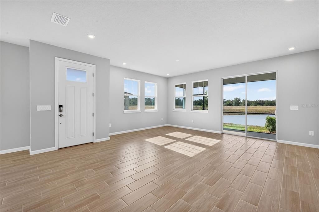 Под контрактом: $339,827 (3 спален, 2 ванн, 1828 Квадратных фут)