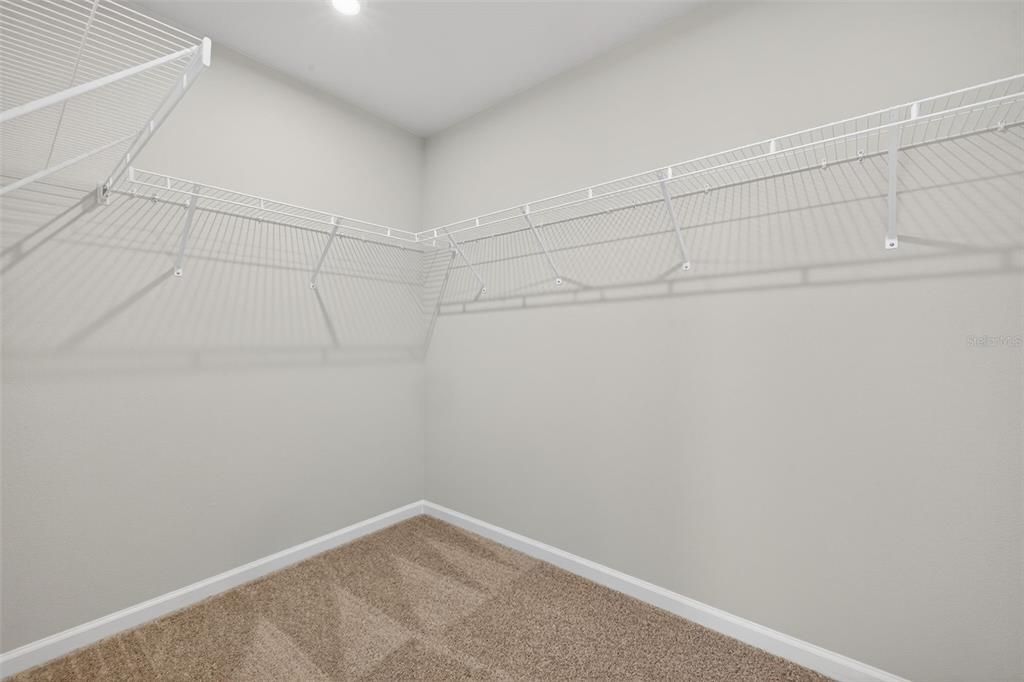 Под контрактом: $339,827 (3 спален, 2 ванн, 1828 Квадратных фут)