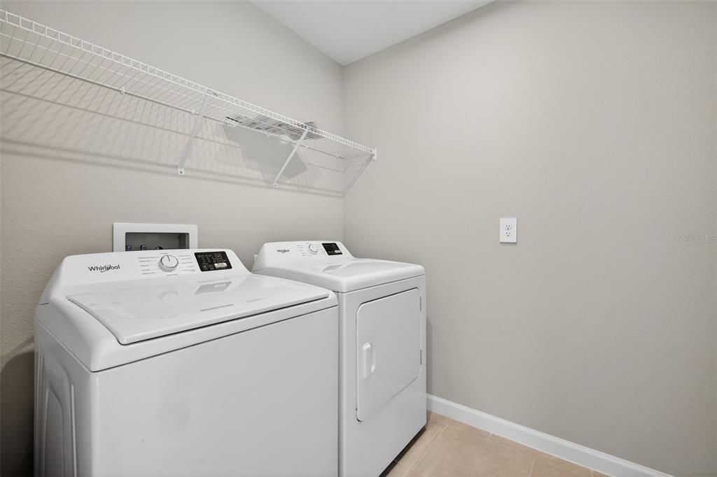 Под контрактом: $339,827 (3 спален, 2 ванн, 1828 Квадратных фут)