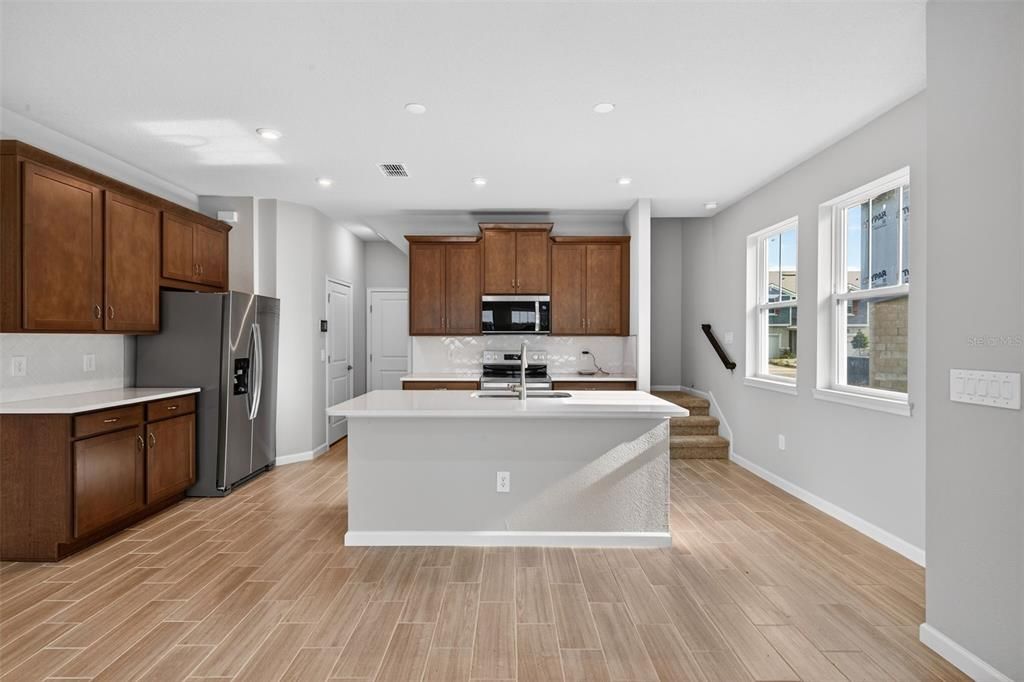 Под контрактом: $339,827 (3 спален, 2 ванн, 1828 Квадратных фут)