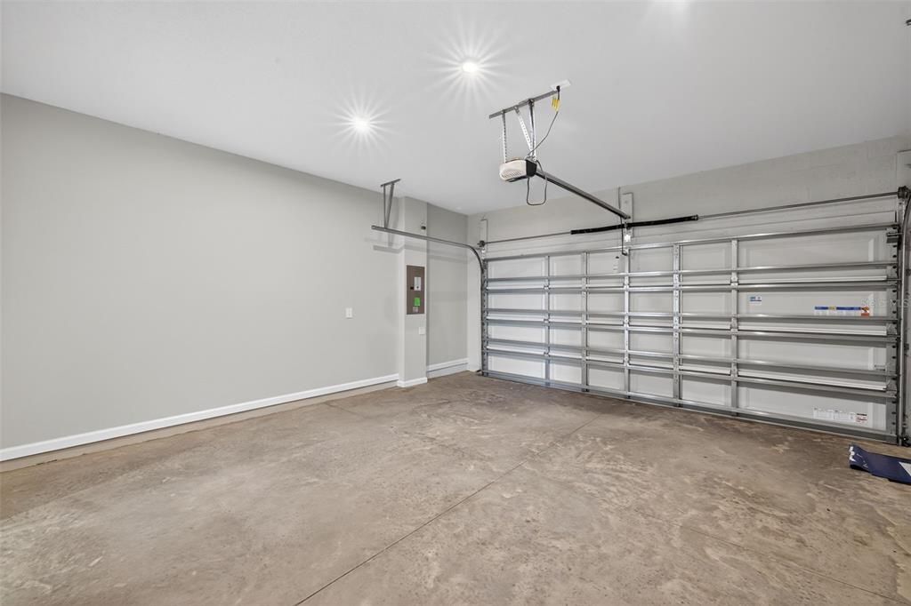 Под контрактом: $339,827 (3 спален, 2 ванн, 1828 Квадратных фут)