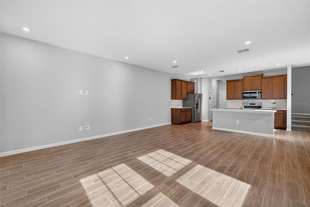 Под контрактом: $339,827 (3 спален, 2 ванн, 1828 Квадратных фут)