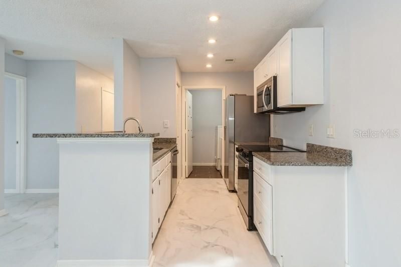 Active With Contract: $180,000 (2 beds, 2 baths, 899 Square Feet)