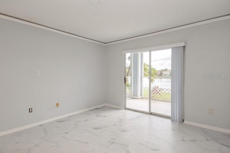 Active With Contract: $180,000 (2 beds, 2 baths, 899 Square Feet)