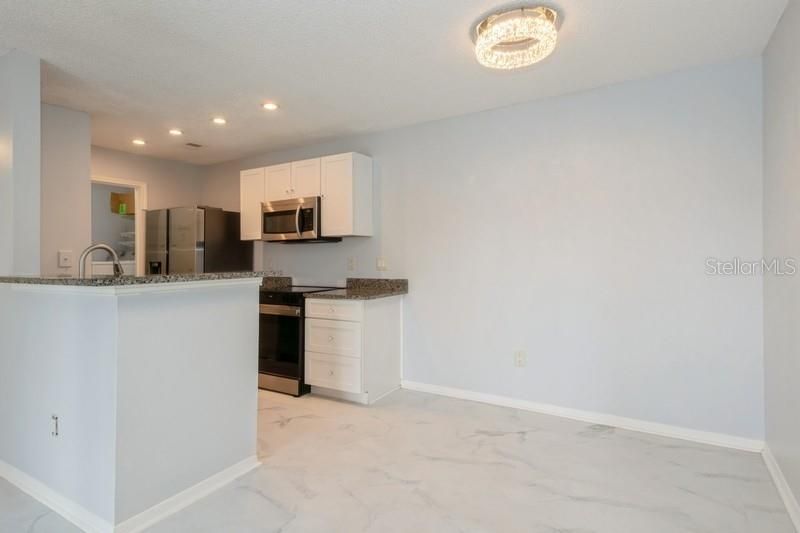 Active With Contract: $180,000 (2 beds, 2 baths, 899 Square Feet)