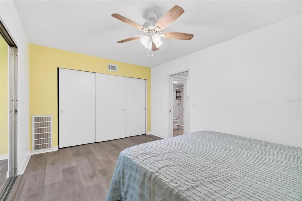 Под контрактом: $118,750 (1 спален, 1 ванн, 825 Квадратных фут)