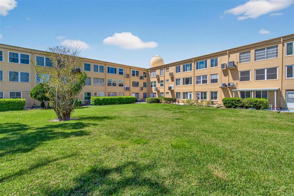 Под контрактом: $118,750 (1 спален, 1 ванн, 825 Квадратных фут)