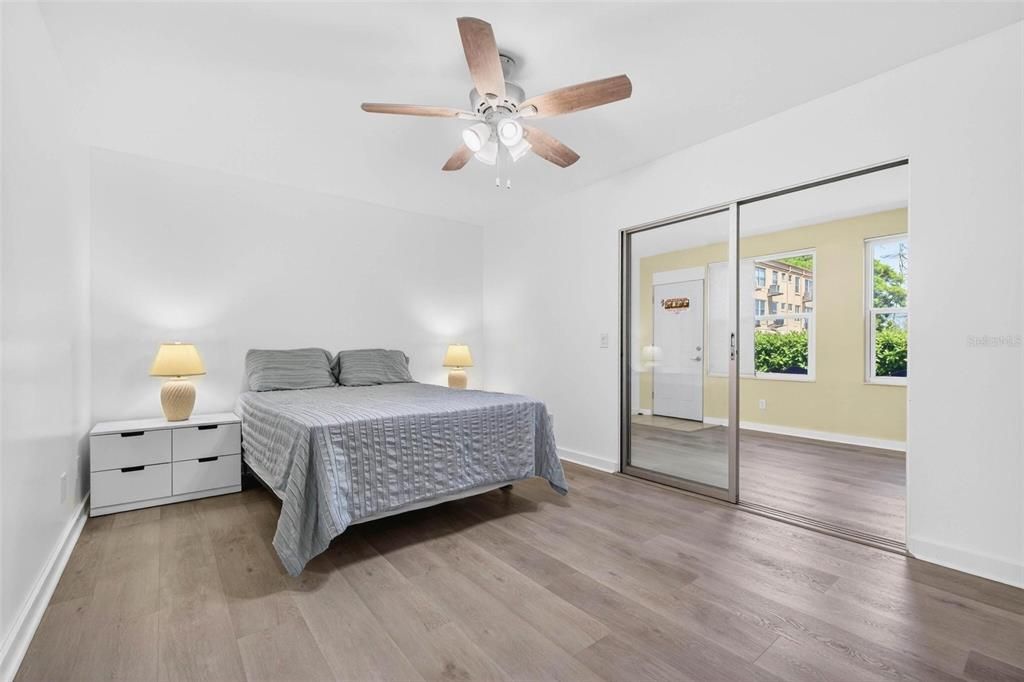 Под контрактом: $118,750 (1 спален, 1 ванн, 825 Квадратных фут)