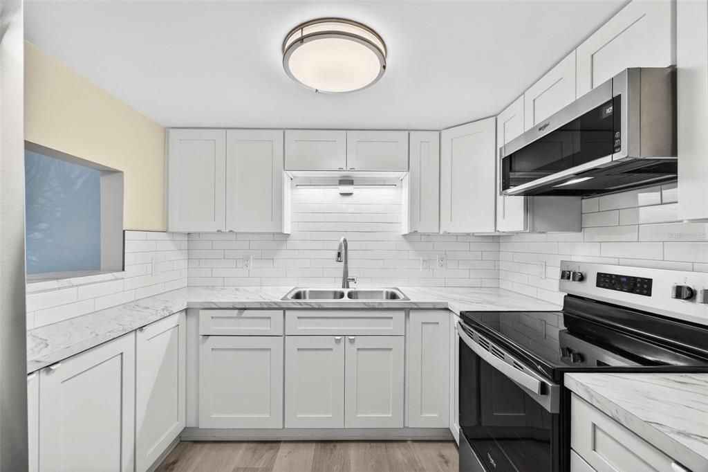 Под контрактом: $118,750 (1 спален, 1 ванн, 825 Квадратных фут)