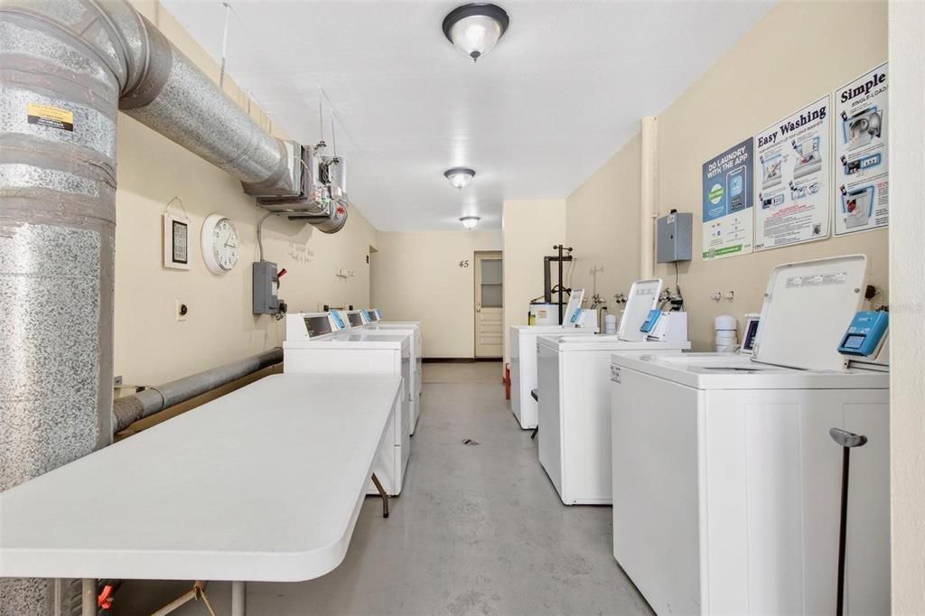 Под контрактом: $118,750 (1 спален, 1 ванн, 825 Квадратных фут)