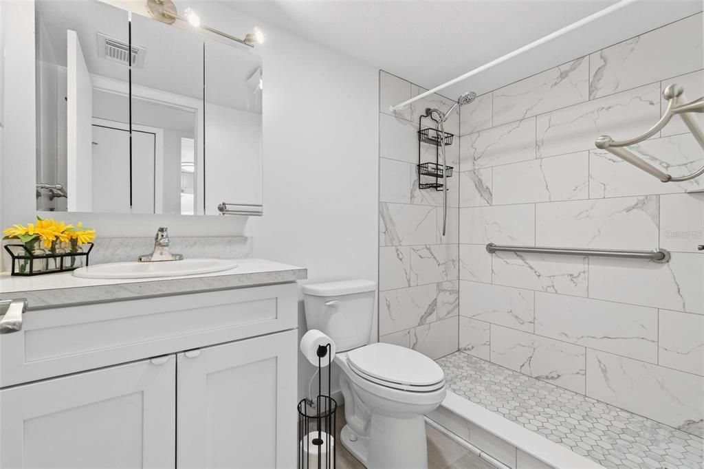 Под контрактом: $118,750 (1 спален, 1 ванн, 825 Квадратных фут)