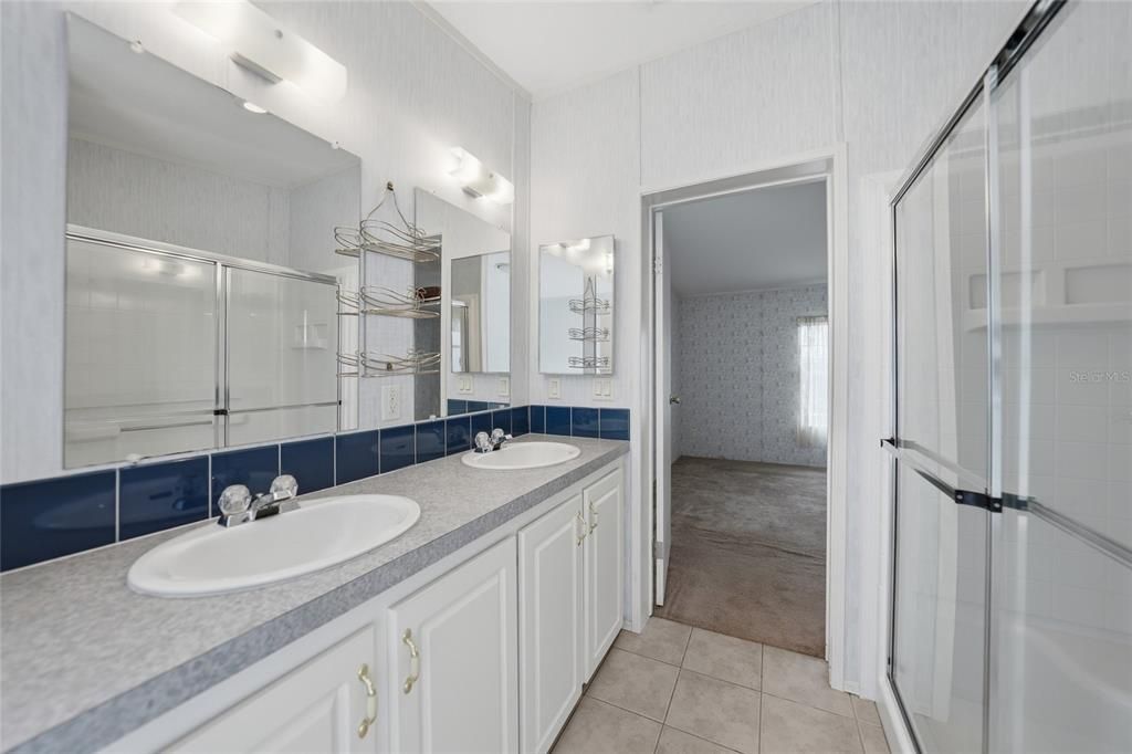 На продажу: $199,000 (5 спален, 3 ванн, 2325 Квадратных фут)