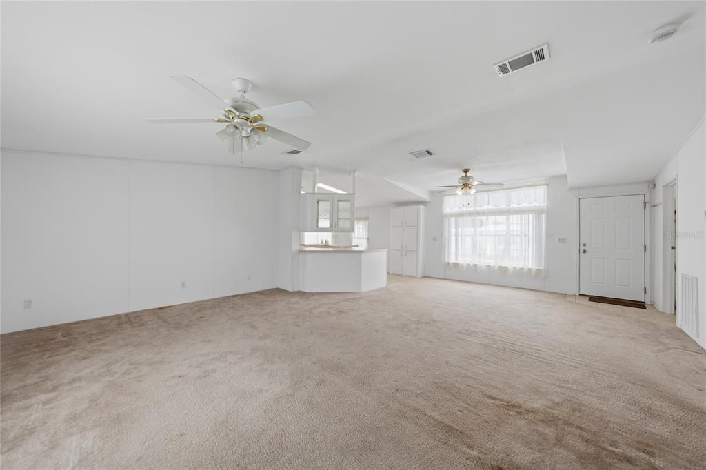На продажу: $199,000 (5 спален, 3 ванн, 2325 Квадратных фут)
