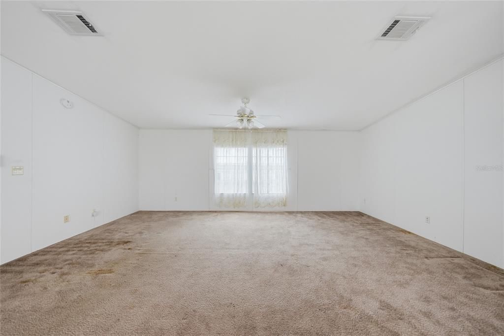 На продажу: $199,000 (5 спален, 3 ванн, 2325 Квадратных фут)