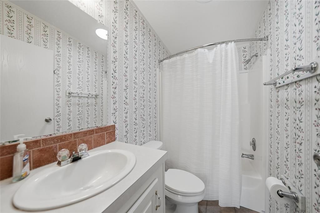 На продажу: $199,000 (5 спален, 3 ванн, 2325 Квадратных фут)